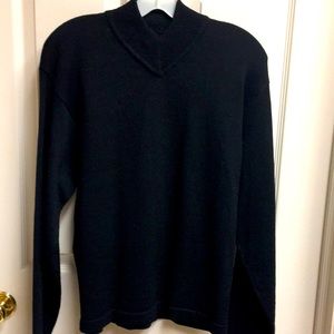 “NEIMAN MARCUS” V-NECK MERINO WOOL SWEATER